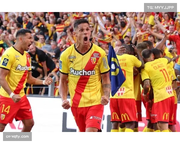 朗斯客场5-0大胜巴黎FC,反超巴黎登顶法甲积分榜